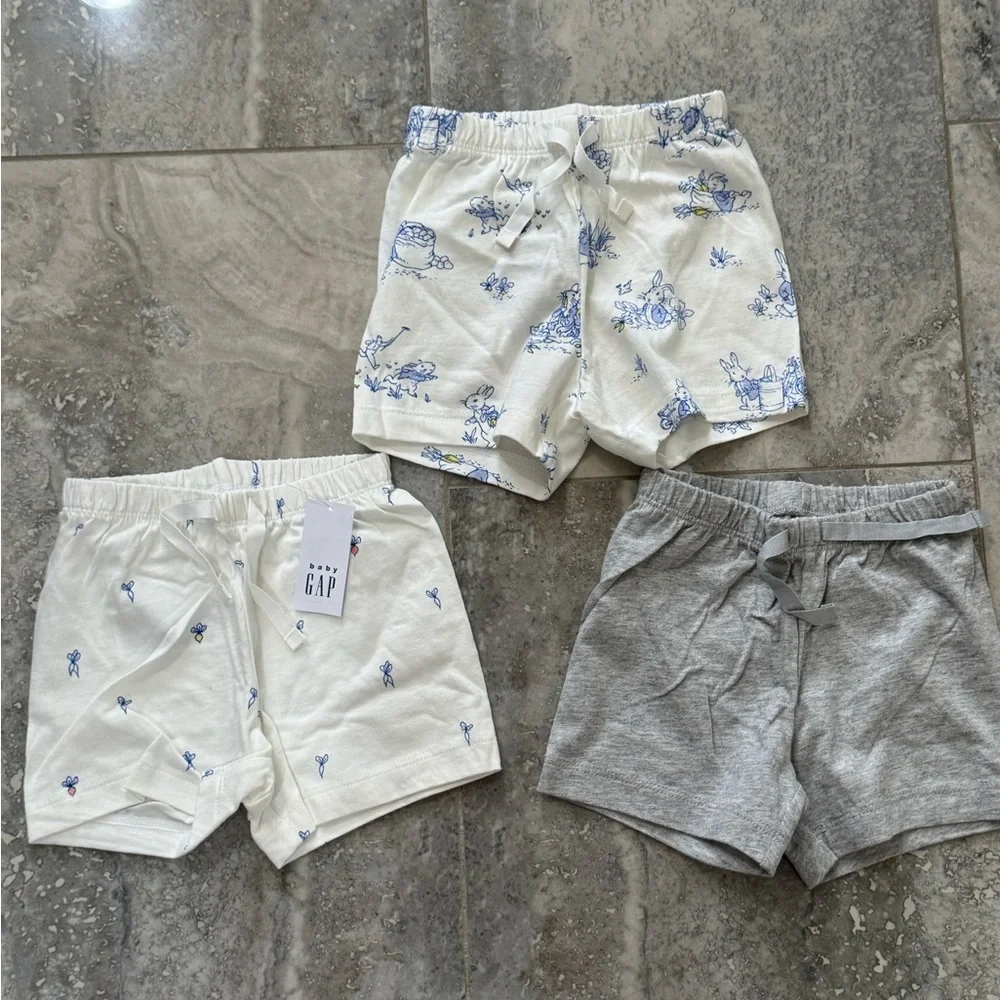 Baby GAP Shorts Bundle - Cream, Gray, Blue